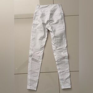 Alo yoga white leggins